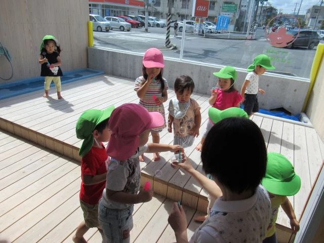 しゃぼん玉であそんだよの画像