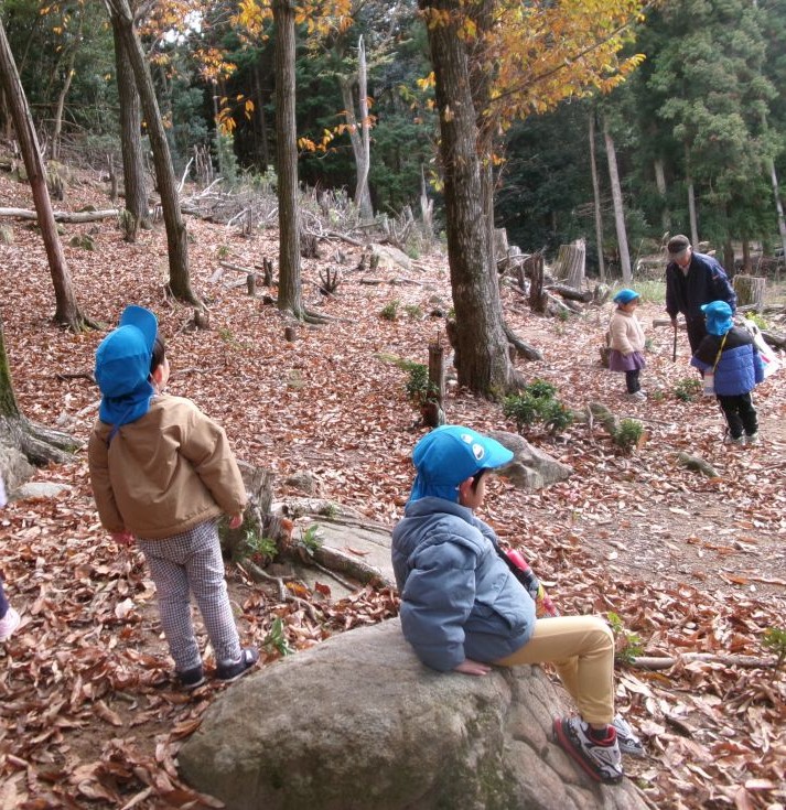 ぽととん森へ出発！①（さくらの杜白木 灯組）の画像