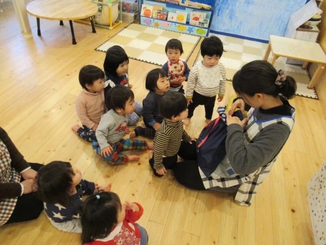 正月遊び（コマ回し）の画像